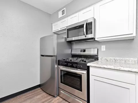 611 NE Ridgeview Dr, Lees Summit, MO 64086 photo 5