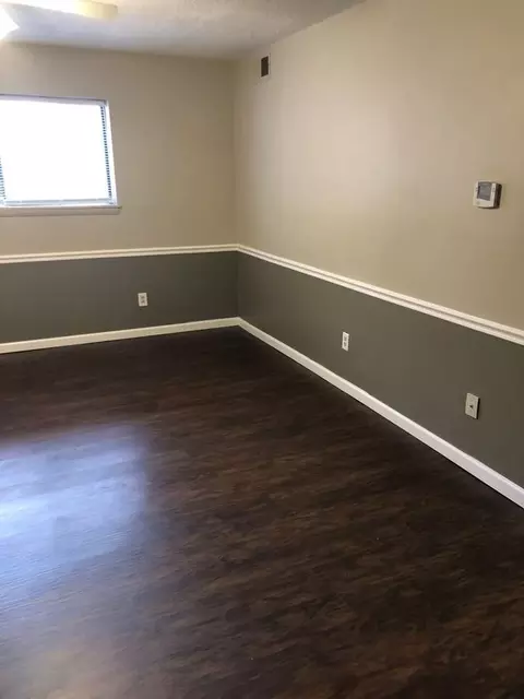Laclede St, Lebanon, MO 65536