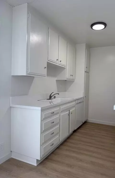 5292 Newcastle Ave, Los Angeles, CA 91316