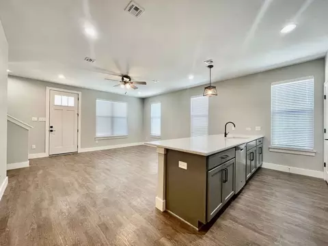 918 N Lbj Dr, San Marcos, TX 78666