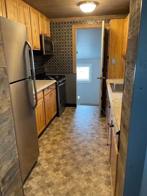 37939 Vine St, Willoughby, OH 44094