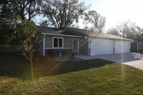 300 Fox Ln, Pleasant Hill, IA 50327