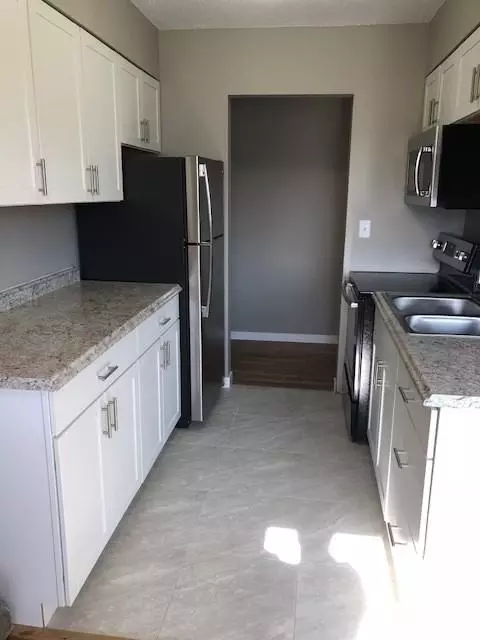 2034 9th St, Coralville, IA 52241
