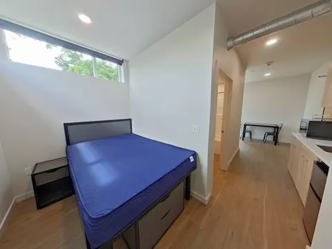 1125 Ferry St, Eugene, OR 97401 photo 2