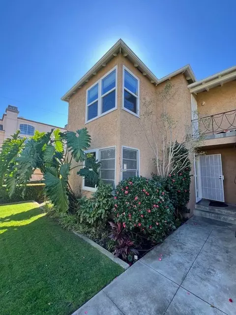 7032 Flight Ave, Los Angeles, CA 90045