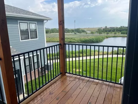 6108 Coventry Dr, Elkhorn, NE 68022
