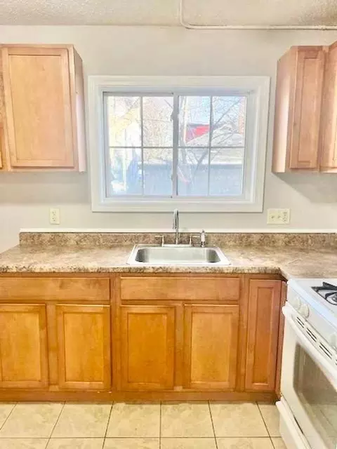 13 Bissell St, Providence, RI 02907