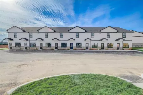 630 Huntco Dr, Clarksville, TN 37043