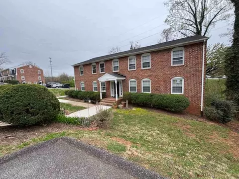 1900 1904 Canterbury Ct, Lynchburg, VA 24503