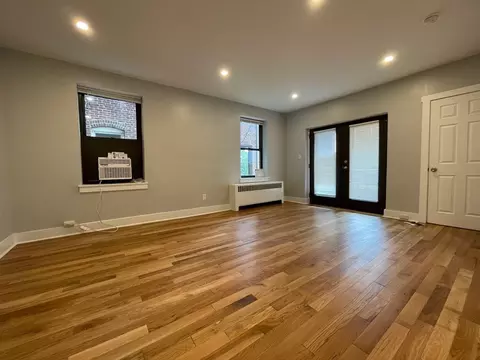 5635 Hobart St, Pittsburgh, PA 15217