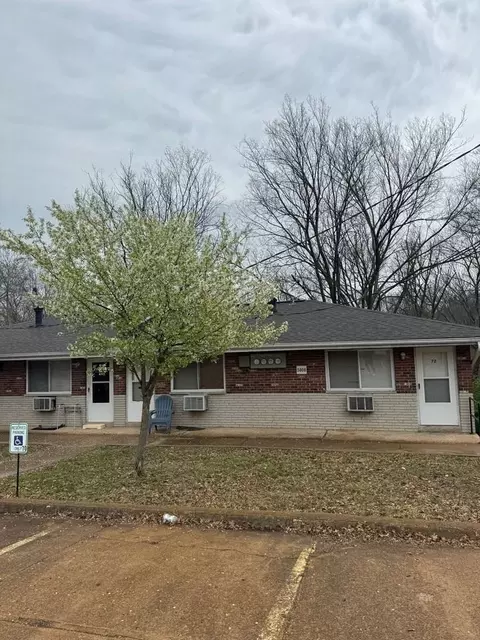 2404 Williams Creek Rd, High Ridge, MO 63049