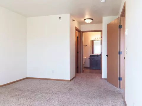 2200 33rd St NW, Minot, ND 58703 photo 10