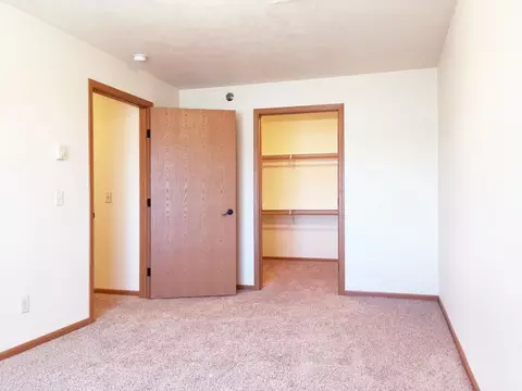 2200 33rd St NW, Minot, ND 58703 photo 15