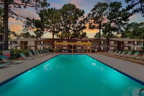 1663 Hillcrest Rd, Mobile, AL 36695