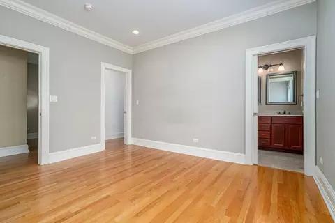 963 E 61st St, Chicago, IL 60637