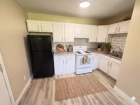 1125 Dixon Dr, Waterloo, IA 50701