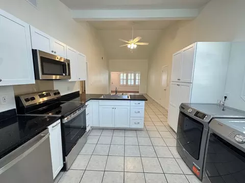 229 E 21st Ave, Gulf Shores, AL 36542