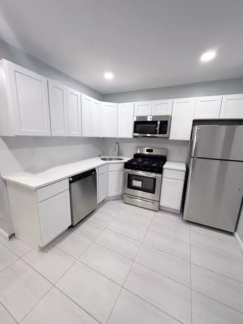 1 Murray Hill Ter, Bergenfield, NJ 07621