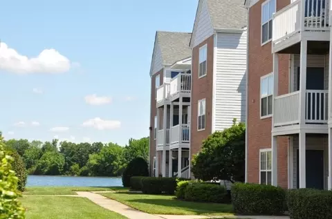 105 E Lakeshore Dr, Hampton, VA 23666 photo 5