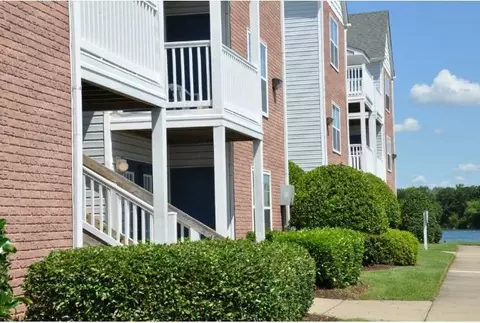 105 E Lakeshore Dr, Hampton, VA 23666 photo 6