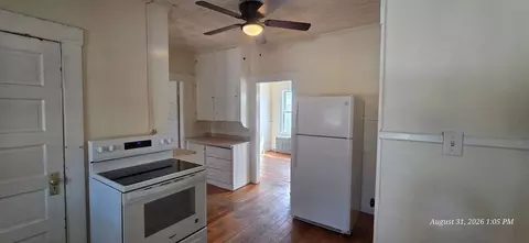 4 Central St, Derry, NH 03038
