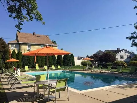 14 Southwood Dr, Stamford, CT 06902