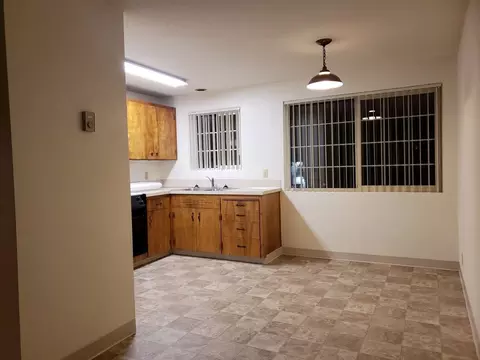 2675 Oak St, Eugene, OR 97405 photo 3