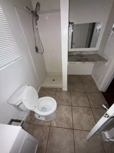 235 E Coolidge Ave, Modesto, CA 95350 photo 4