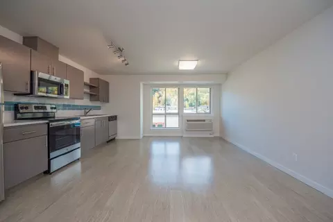 5885 S Macadam Ave, Portland, OR 97239