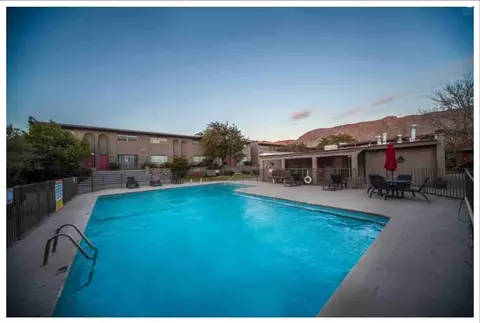 200 Shadow Mountain Dr, El Paso, TX 79912