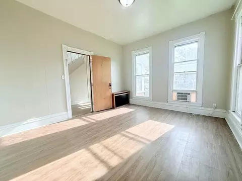 321 Clay St, Cedar Falls, IA 50613