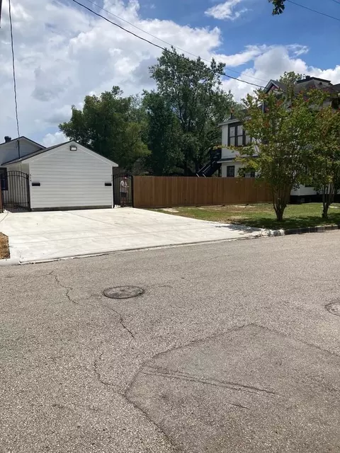 612 N 5th St, Beaumont, TX 77701