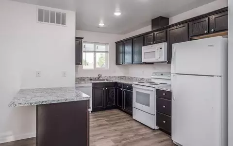 1863 1917 West 19th Ave, Kennewick, WA 99337