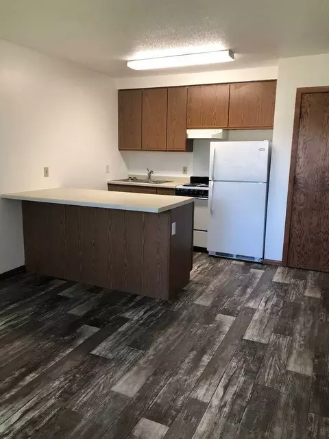 105 Sunnyslope Rd, Morris, MN 56267