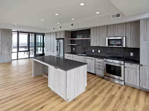 555 President St, Baltimore, MD 21202 photo 3