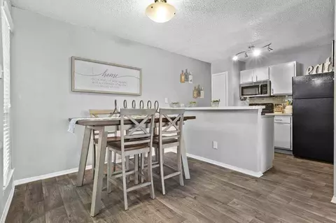 2115 Park Springs Cir, Arlington, TX 76013 photo 3