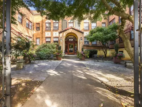 2215 NW Irving St, Portland, OR 97210