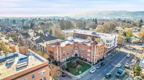 2052 SE Hawthorne Blvd, Portland, OR 97214
