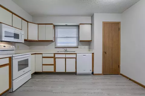4910 Dudley St, Lincoln, NE 68504