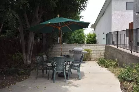 5921 Whitsett Ave, Los Angeles, CA 91607