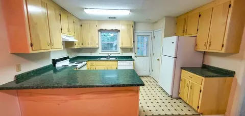 140 Oxford Ct, Athens, GA 30606