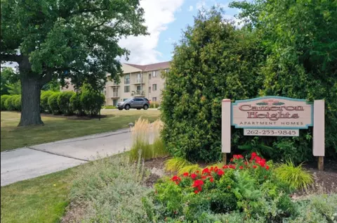 White Oak Cir, Menomonee Falls, WI 53051