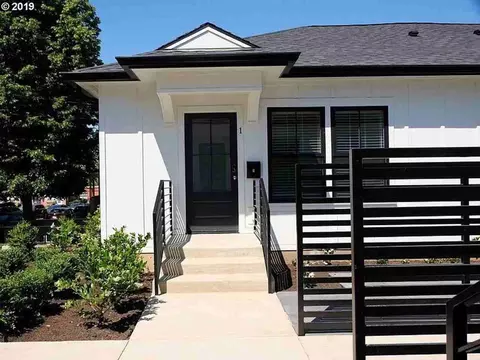 2121 SE Caruthers St, Portland, OR 97214