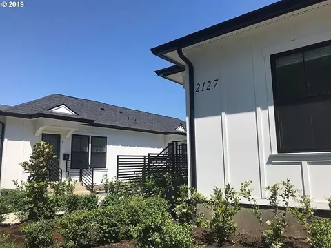 2121 SE Caruthers St, Portland, OR 97214