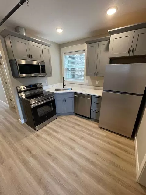 627 E 4th St, Duluth, MN 55805