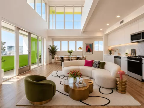 5750 Hollywood Blvd, Los Angeles, CA 90028