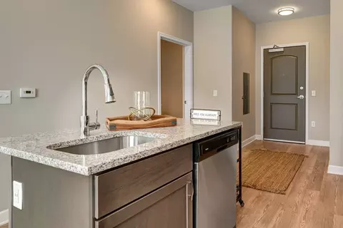 820 E Long St, Columbus, OH 43203 photo 10