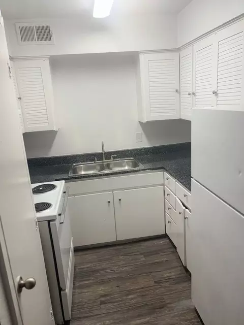 1520 W Kingsley Rd, Garland, TX 75041
