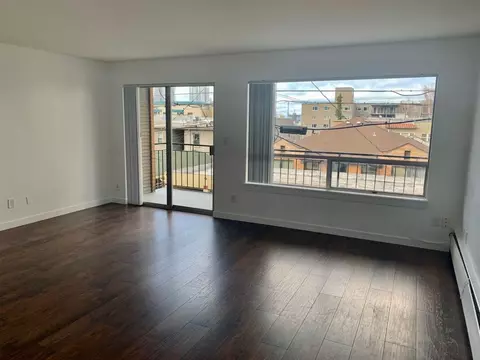 501 Summit Ave E, Seattle, WA 98102