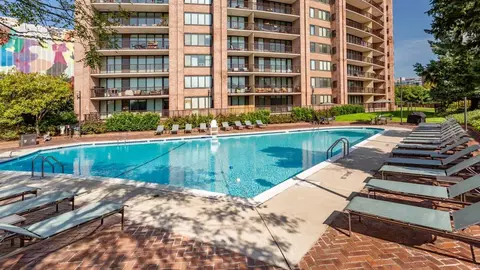 1801 Crystal Dr, Arlington, VA 22202